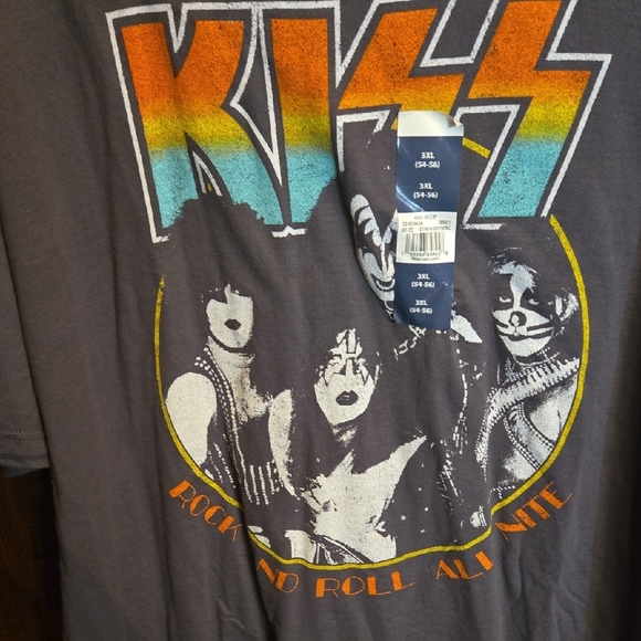 Kiss Multicolor Graphic Tee NWT - Picture 2 of 6